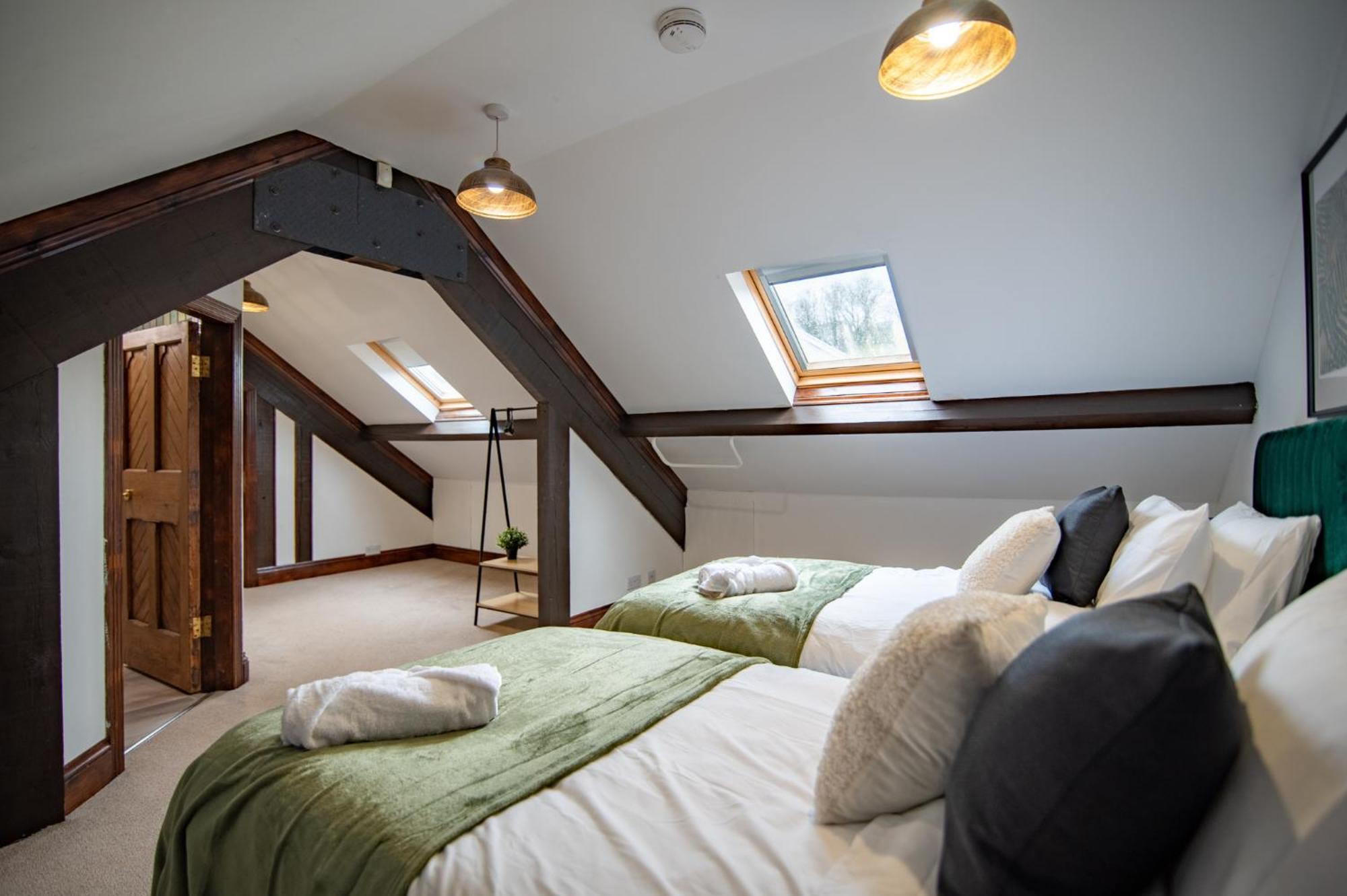 Madison House - Converted Church 5 Bed Pontypool Eksteriør bilde