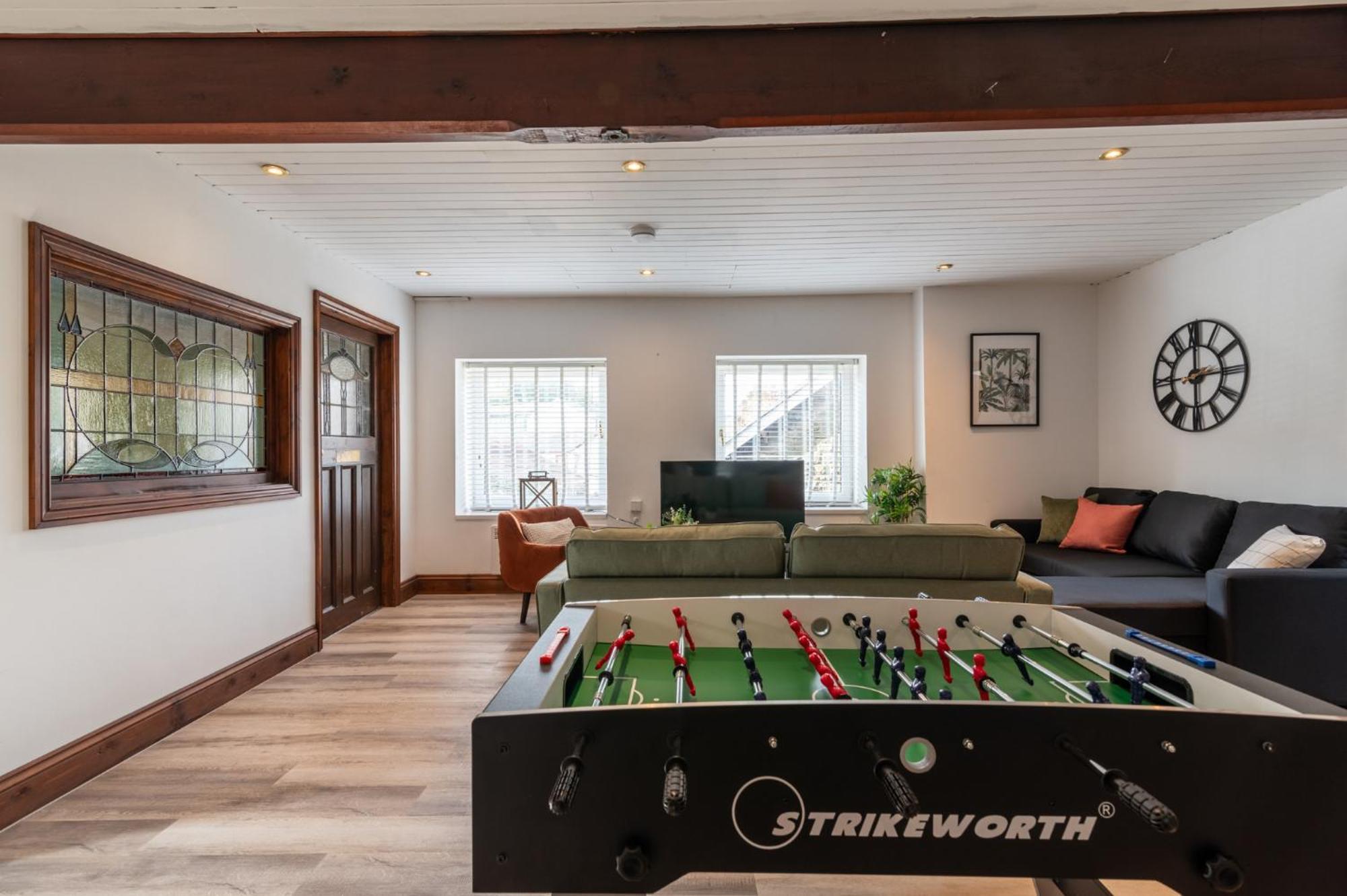Madison House - Converted Church 5 Bed Pontypool Eksteriør bilde